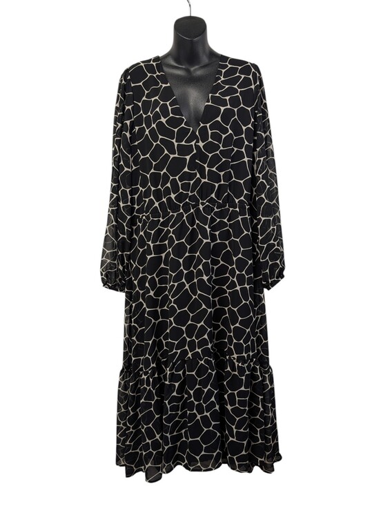 Banana Republic Dresses & Skirts - Banana Republic Black Cream Giraffe Print Tiered Long Sleeve Midi Dress NWT XL
